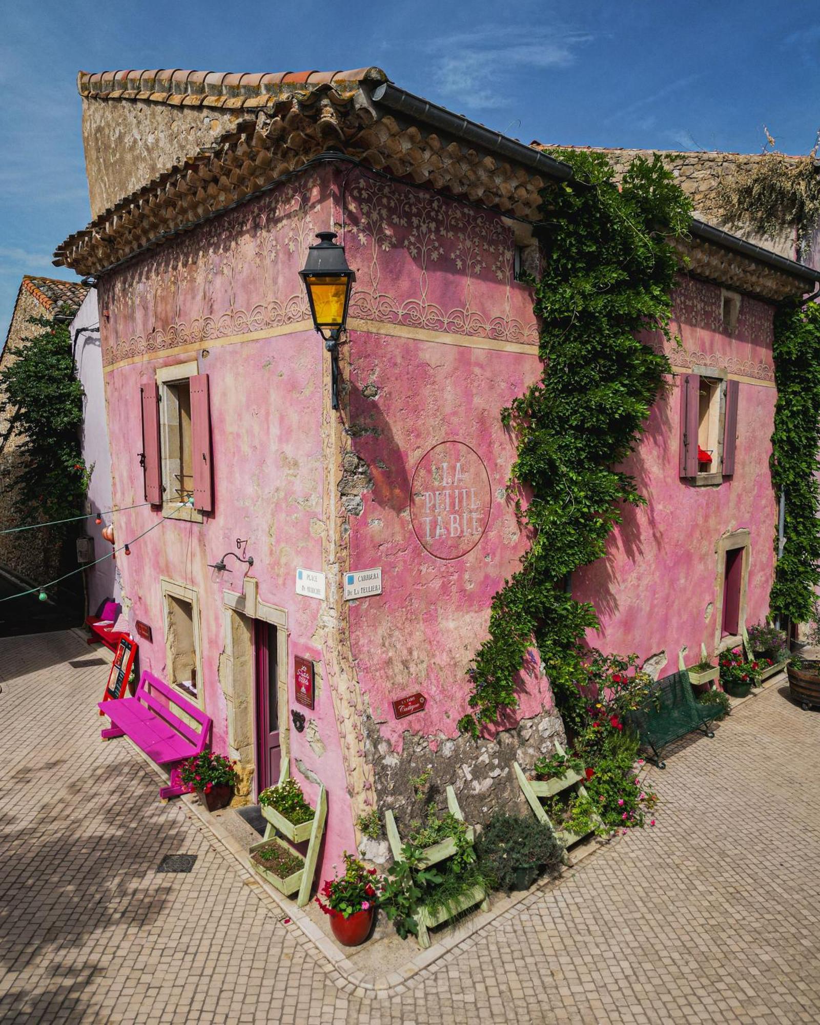 Village Castigno - Wine Hotel & Resort Assignan Bagian luar foto